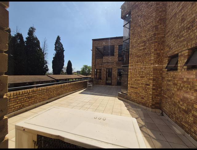 182M² OFFICE TO LET IN KRAMERVILLE